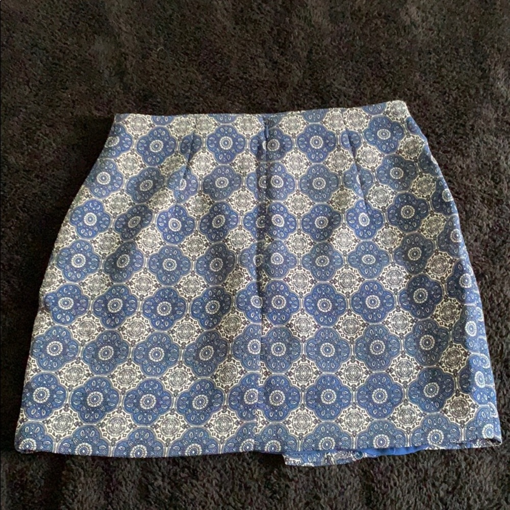 Asymmetrical blue patterned skirt - Picture 2 of 4